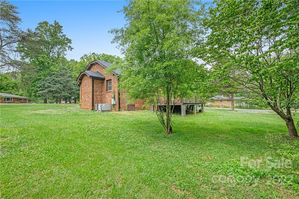 4401 Lake Road Charlotte, NC 28269 - Photo 19 of 25 Gallery Image 19