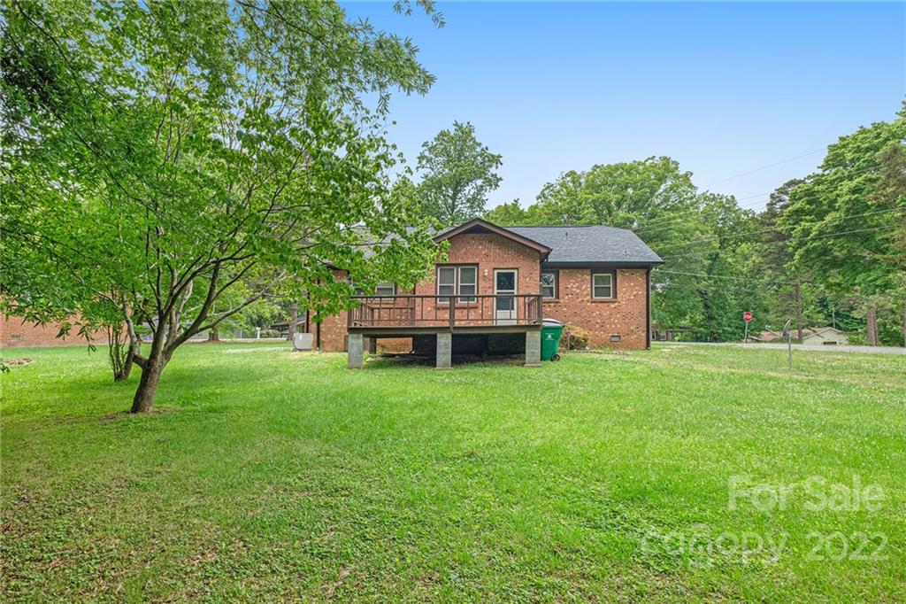 4401 Lake Road Charlotte, NC 28269 - Photo 20 of 25 Gallery Image 20