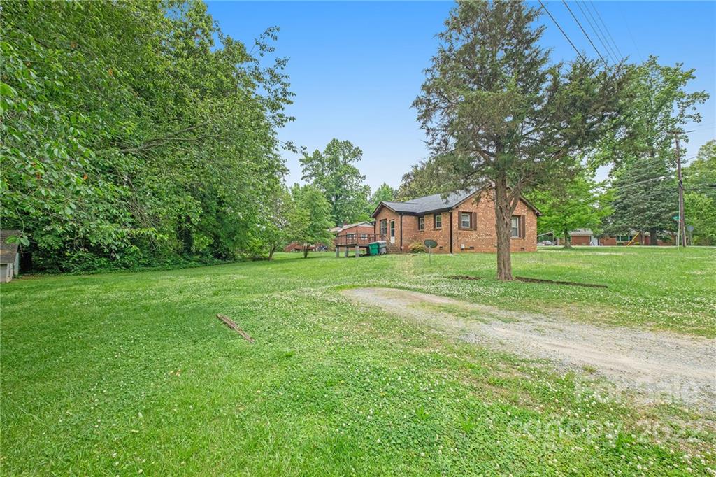 4401 Lake Road Charlotte, NC 28269 - Photo 21 of 25 Gallery Image 21