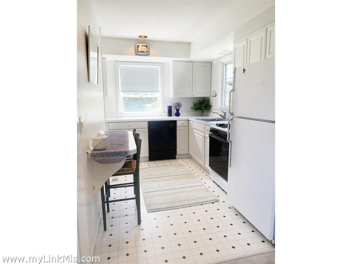 160 Madaket Road Nantucket, MA 02554 - Photo 42 of 58 Guesthouse Kitchen