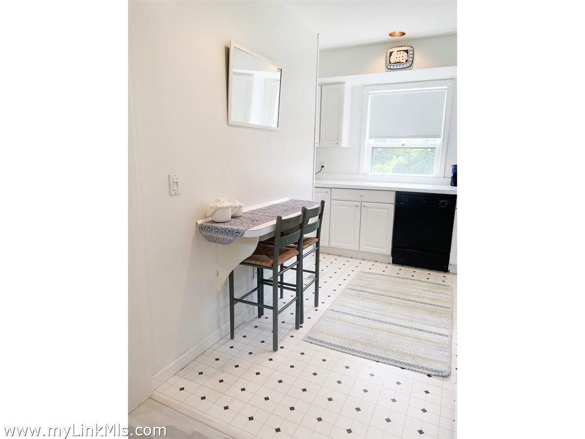 160 Madaket Road Nantucket, MA 02554 - Photo 43 of 58 Guesthouse Kitchen Lunch bar