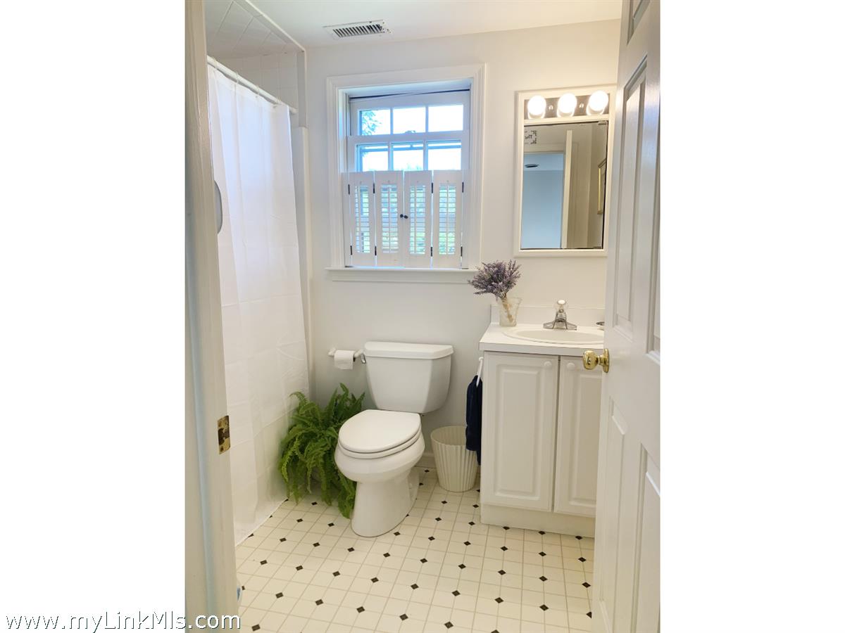160 Madaket Road Nantucket, MA 02554 - Photo 49 of 58 Guesthouse 2nd Floor shared full bathroom