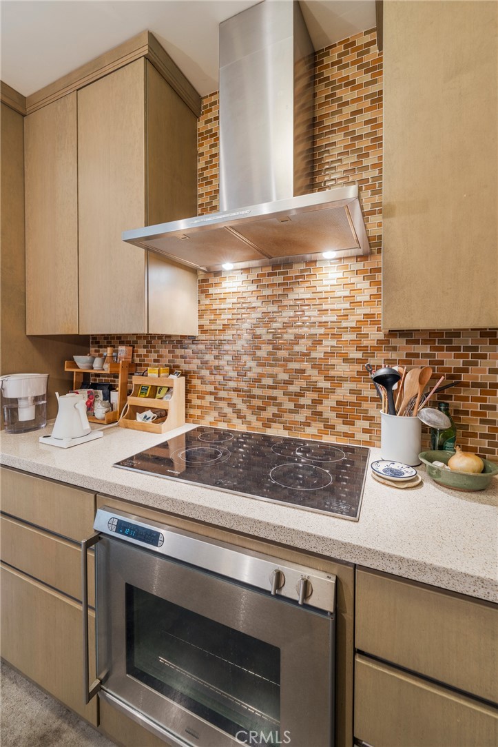 8710 Delgany Avenue, Unit 3 Playa del Rey, CA 90293 - Photo 14 of 34 a kitchen with a sink and a stove