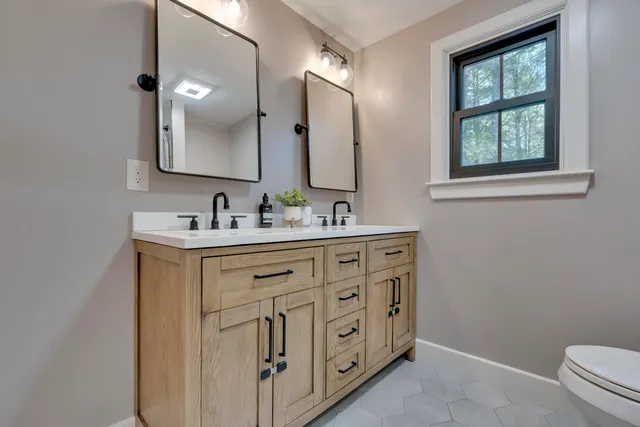 $798,000 | 10 Pine Mountain Road, York, ME 03902