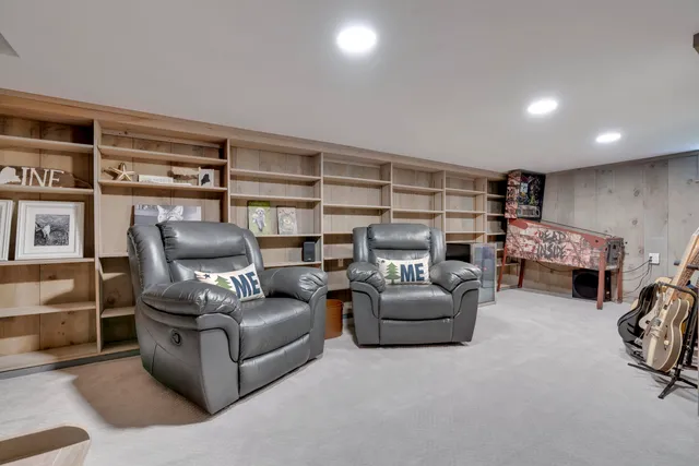 $798,000 | 10 Pine Mountain Road, York, ME 03902