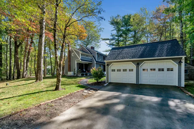 $798,000 | 10 Pine Mountain Road, York, ME 03902