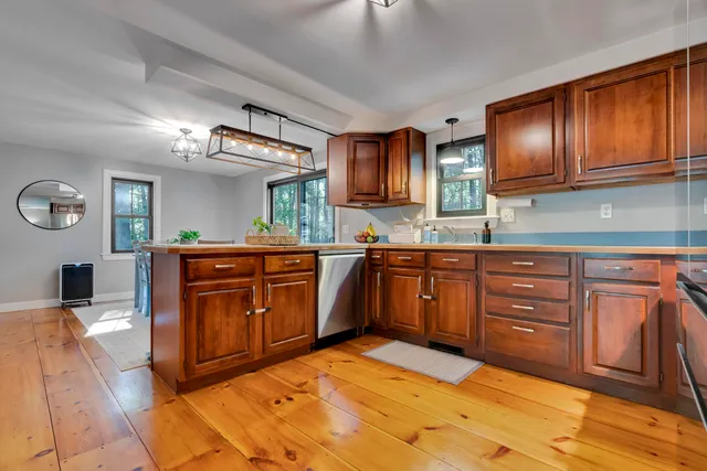 $798,000 | 10 Pine Mountain Road, York, ME 03902