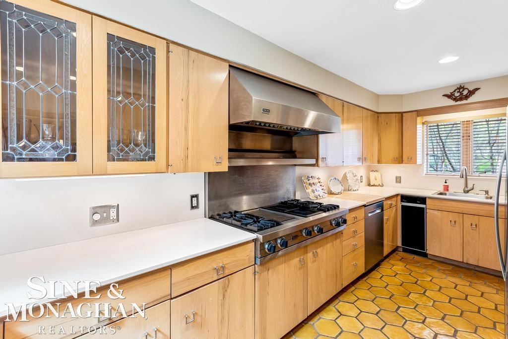 617 Rivard Boulevard Grosse Pointe, MI 48230 - Photo 20 of 44 50105992-20.JPG