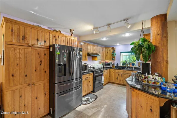 $734,900 | 182 Fern Lane, Cocolalla, ID 83813