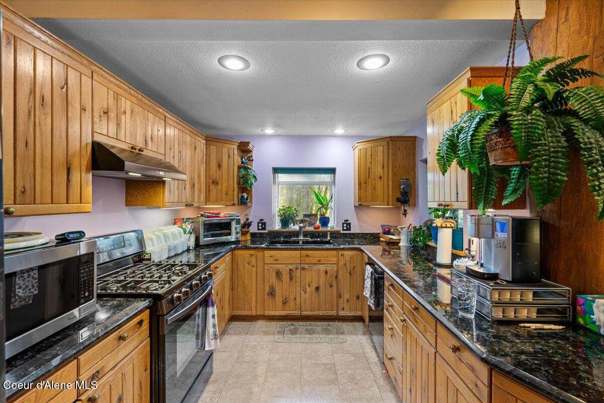 182 Fern Lane Cocolalla, ID 83813 - Photo 16 of 73 12-Kitchen