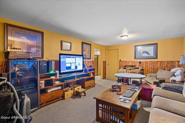 $734,900 | 182 Fern Lane, Cocolalla, ID 83813