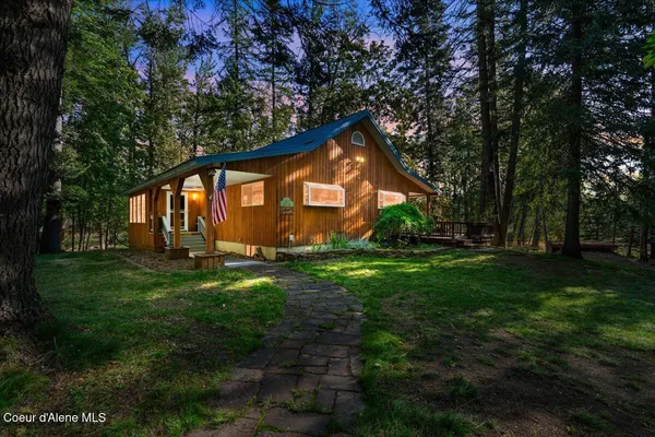 $734,900 | 182 Fern Lane, Cocolalla, ID 83813