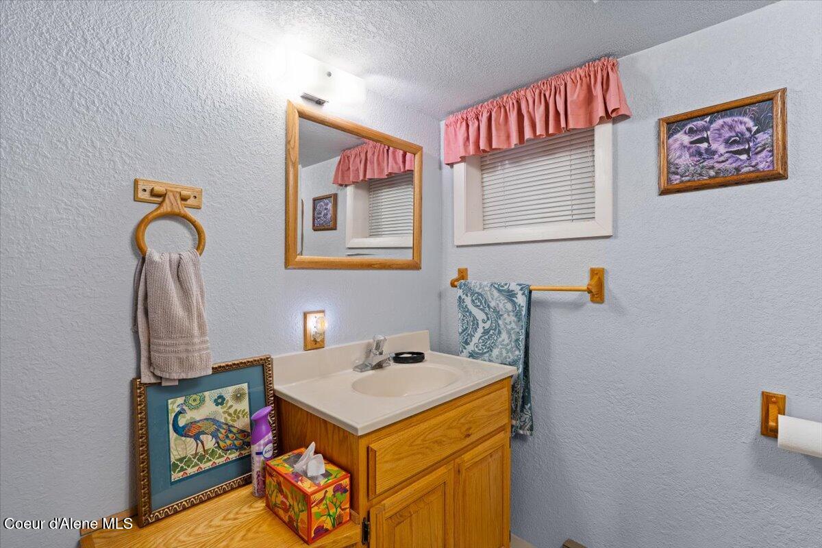 182 Fern Lane Cocolalla, ID 83813 - Photo 31 of 73 28-Full bath