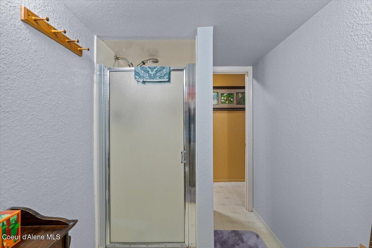 182 Fern Lane Cocolalla, ID 83813 - Photo 32 of 73 29-Full bath