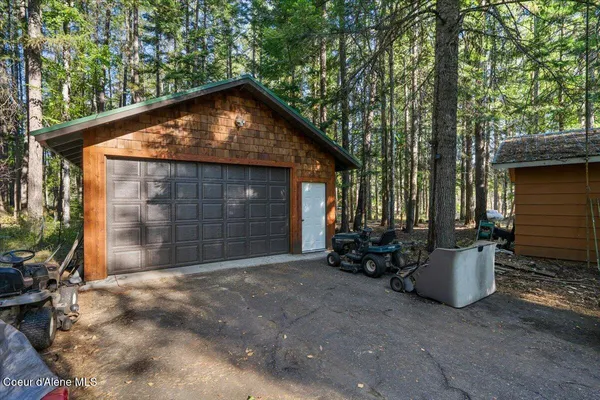 $734,900 | 182 Fern Lane, Cocolalla, ID 83813