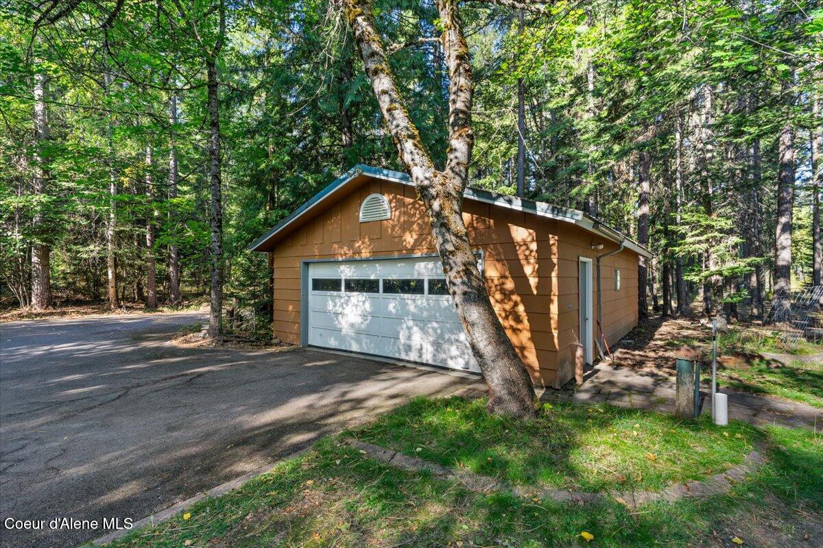 182 Fern Lane Cocolalla, ID 83813 - Photo 39 of 73 36-Garage