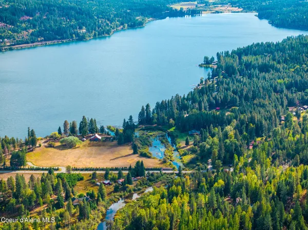 $734,900 | 182 Fern Lane, Cocolalla, ID 83813