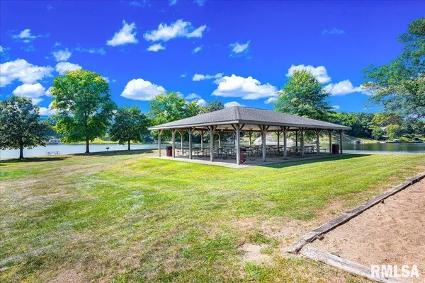 $315,000 | 128 Lakecrest Place, Dahinda, IL 61428