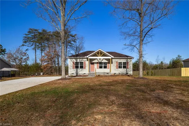 $274,500 | 1923 South Avenue, Eden, NC 27288