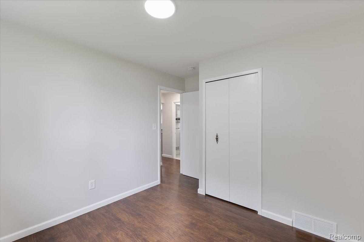 26095 Burg Road Warren, MI 48089 - Photo 17 of 28 Gallery Image 17