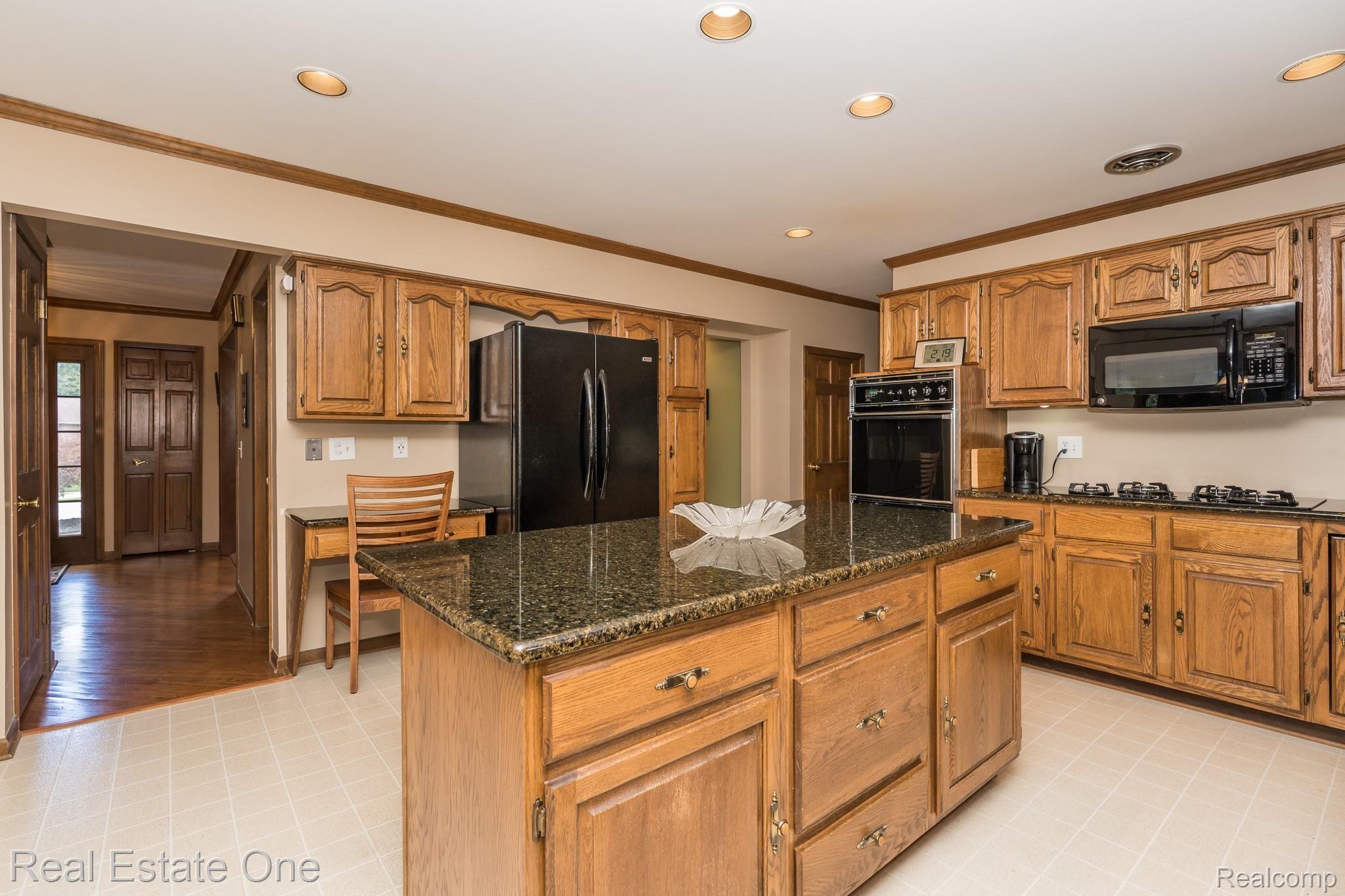 1261 Springwood Court Rochester, MI 48309 - Photo 9 of 85 Springwood MLS-W047.jpg