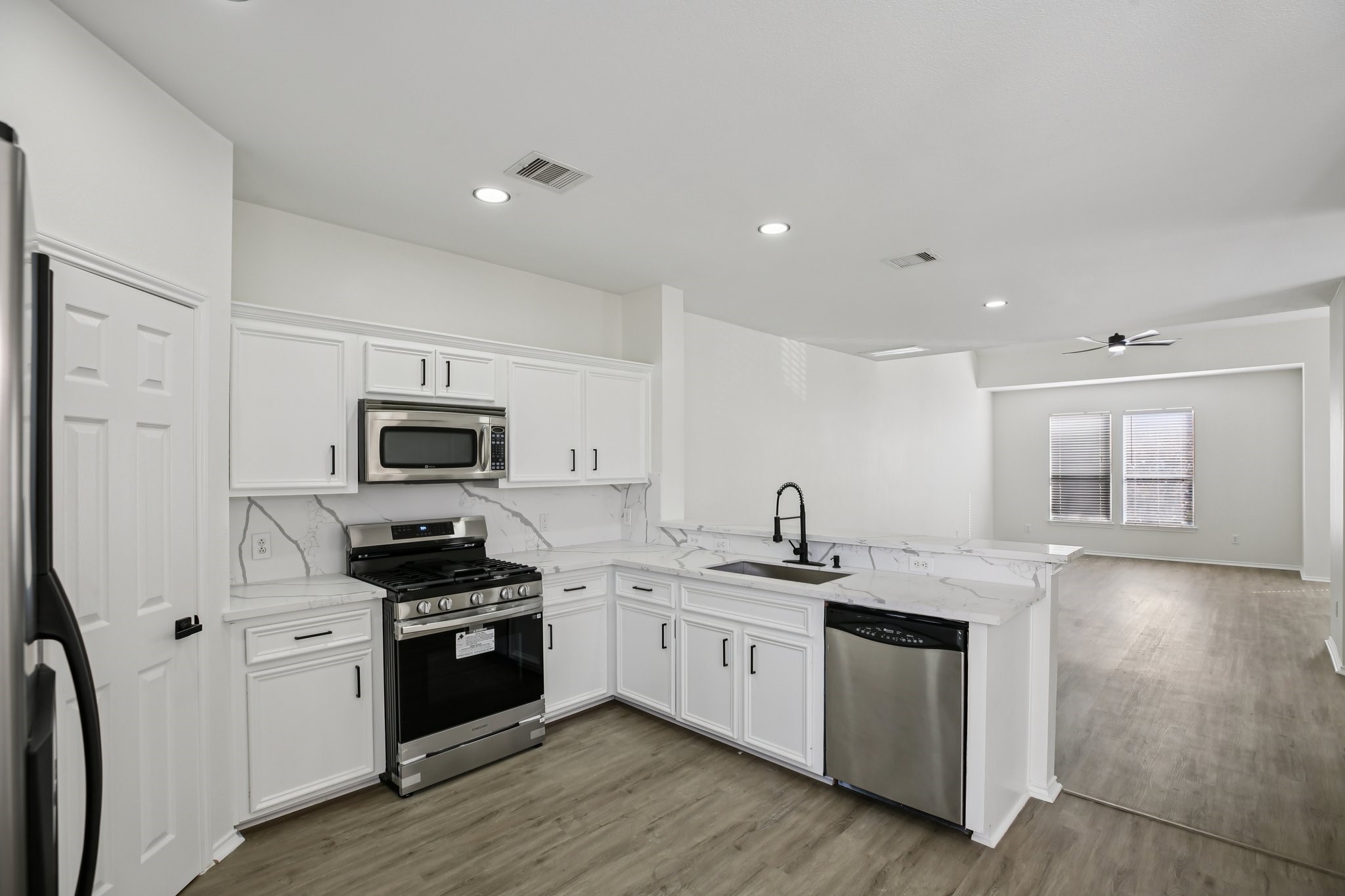 1705 Stuart Street Houston, TX 77004 - Photo 7 of 29