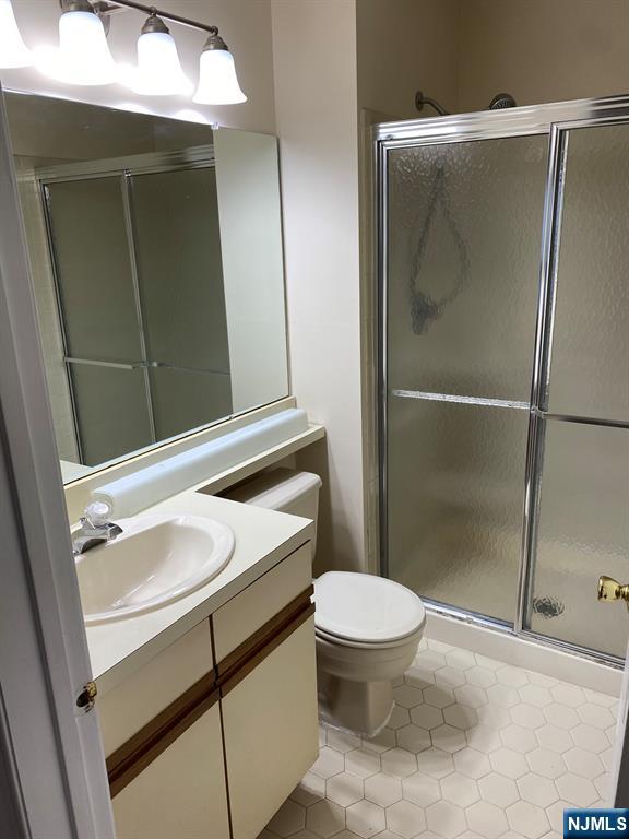 472 Quince Court Mahwah, NJ 07430 - Photo 6 of 8 a bathroom with a sink a toilet and shower