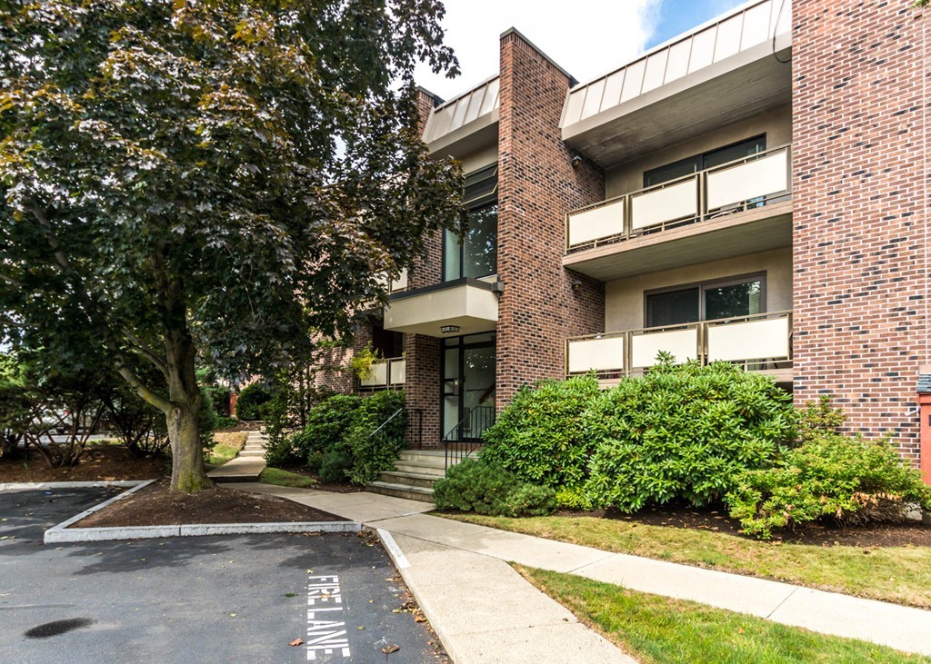 47 Angleside Road, Unit 2 Waltham, MA 02453 - Photo 17 of 18 Gallery Image 17