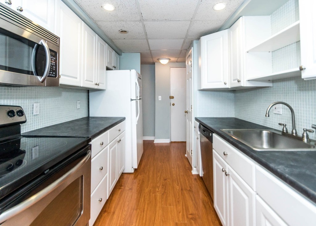 47 Angleside Road, Unit 2 Waltham, MA 02453 - Photo 3 of 18 Gallery Image 3
