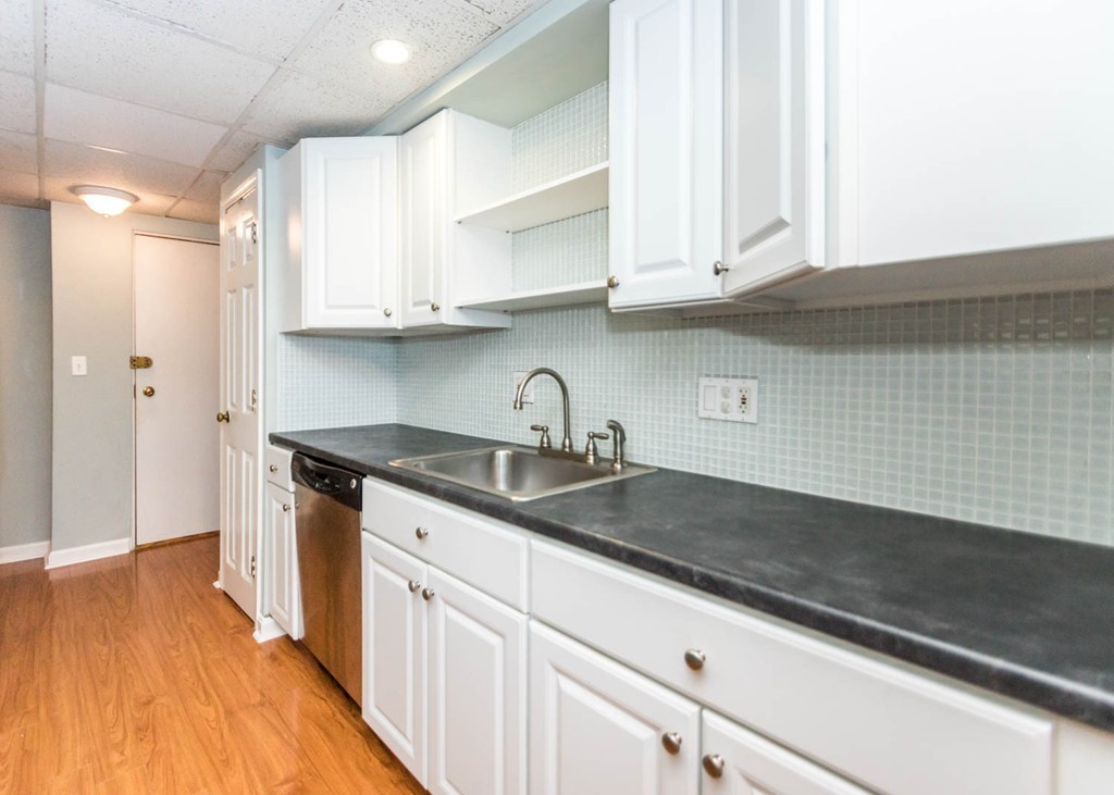 47 Angleside Road, Unit 2 Waltham, MA 02453 - Photo 4 of 18 Gallery Image 4