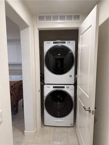 a close up view of a washer and dryer