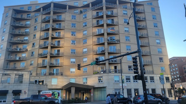 4350 North Broadway, Unit 607 Chicago, IL 60613 - Photo 1 of 18 a view of a large building