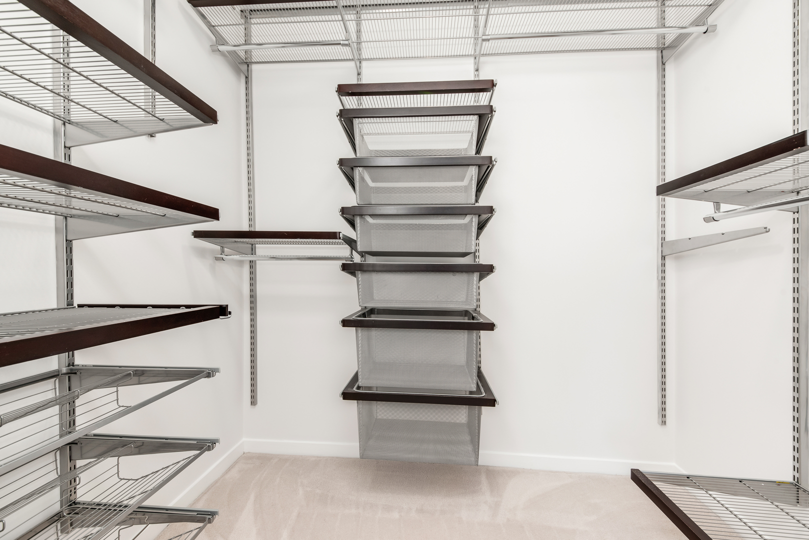4350 North Broadway, Unit 607 Chicago, IL 60613 - Photo 15 of 18 a view of entryway