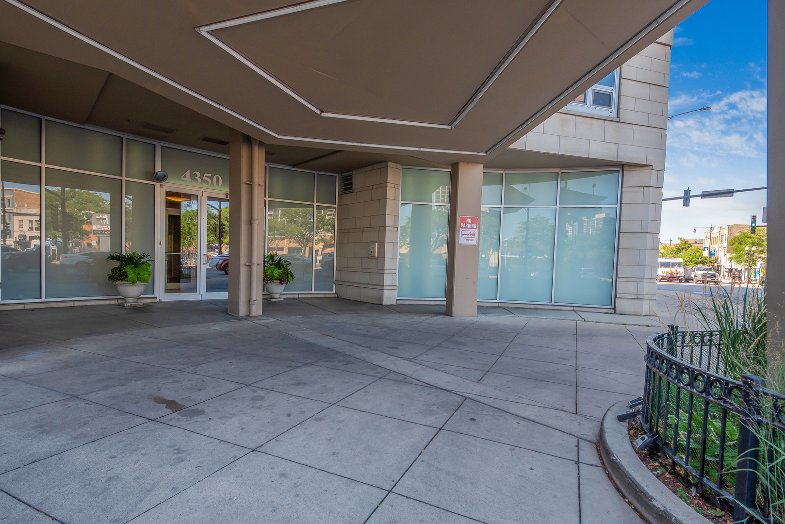 4350 North Broadway, Unit 607 Chicago, IL 60613 - Photo 2 of 18 a view of interior space with porch and outdoor seating