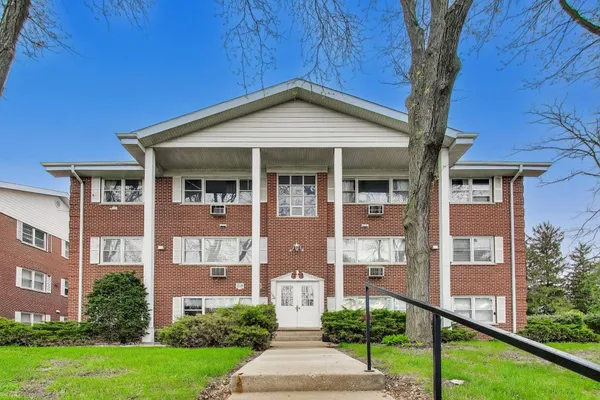 $184,900 | 205 Country Club Drive, Unit 2C, Lake Geneva, WI 53147