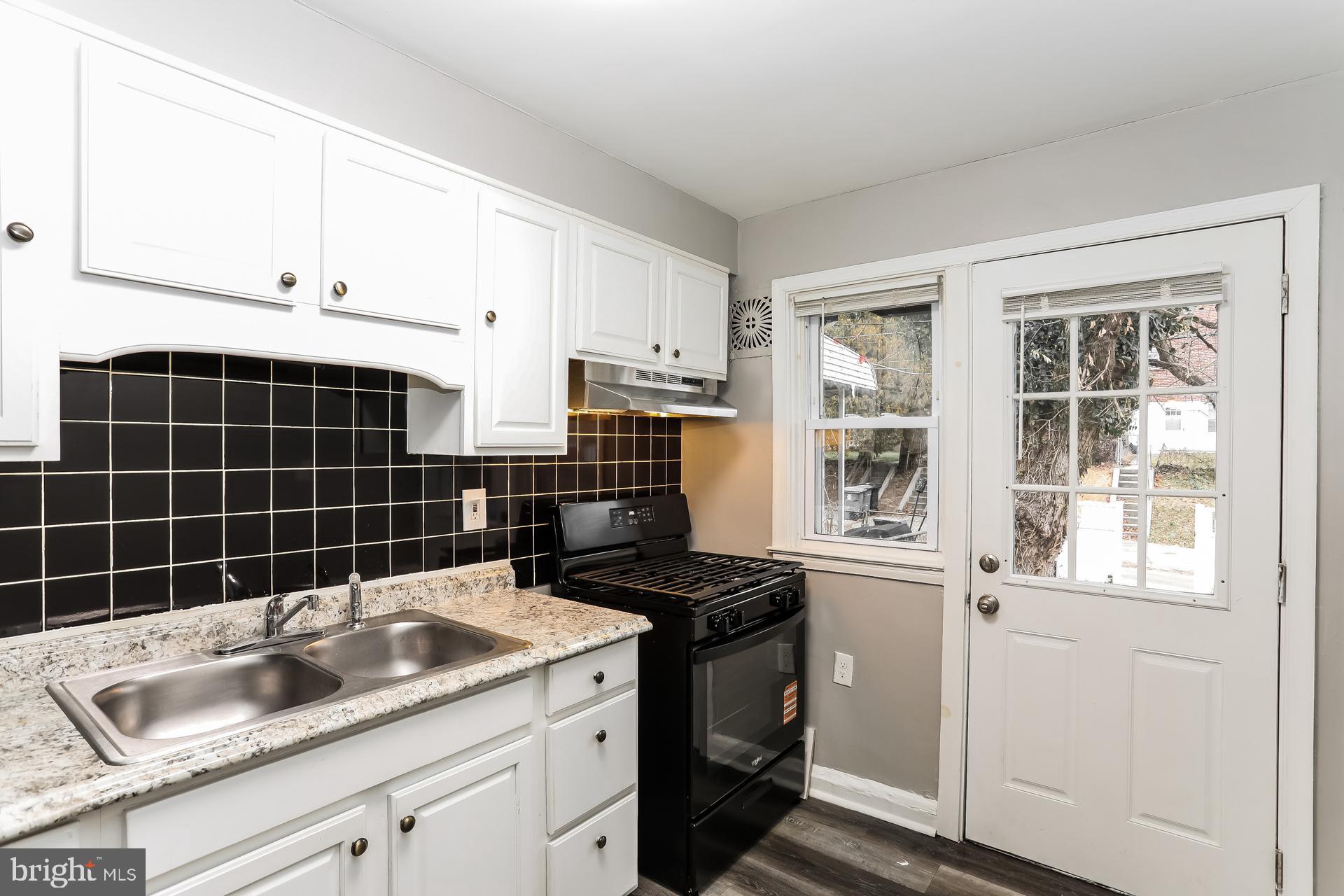 1010 Reverdy Road Baltimore, MD 21212 - Photo 7 of 15 Charming kitchen with modern finishes.