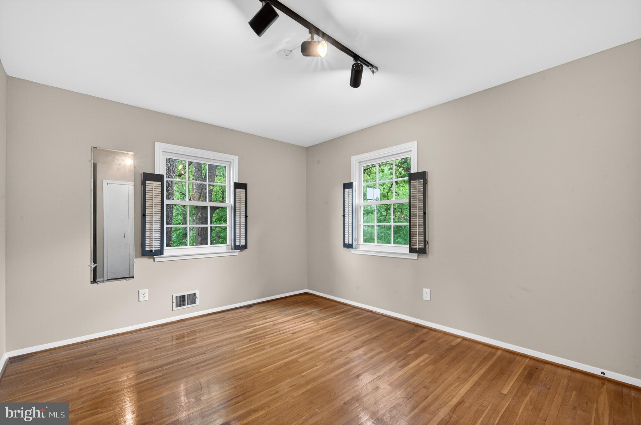 6118 Roxbury Avenue Springfield, VA 22152 - Photo 33 of 60