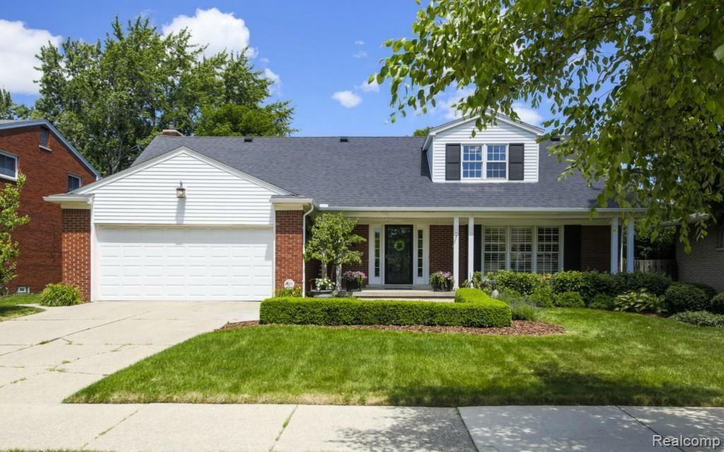 636 Cook Road Grosse Pointe Woods, MI 48236 - Photo 1 of 33