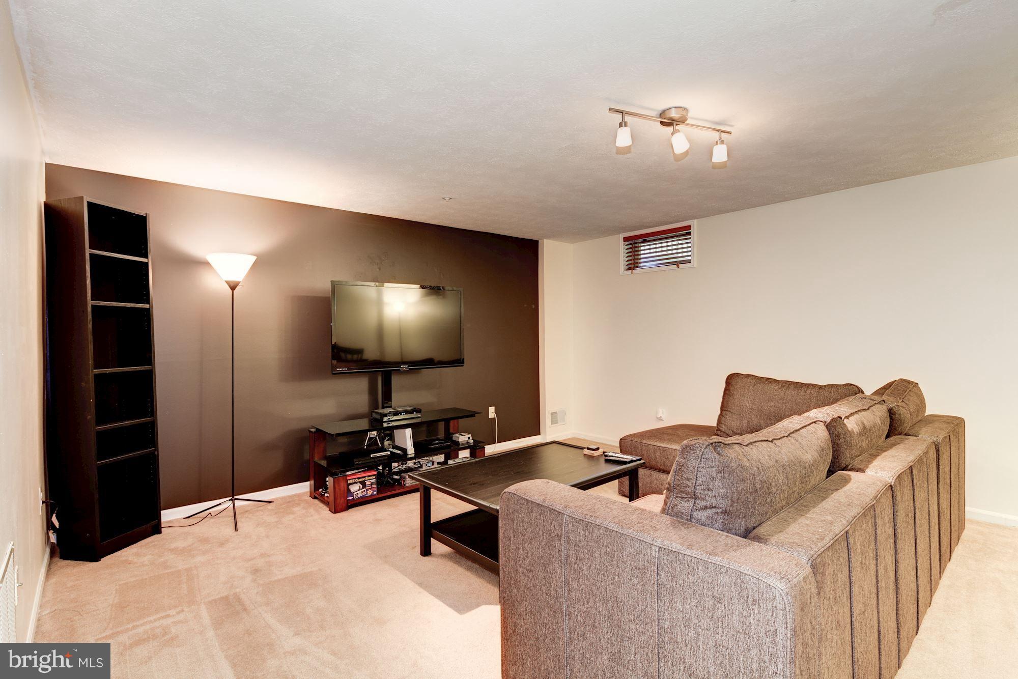4204 Red Haven Road Baltimore, MD 21208 - Photo 24 of 30 Great space to hang out!