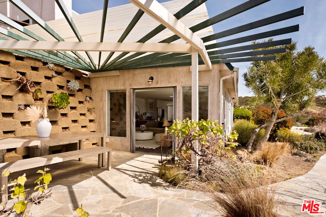 7401 Studio Road Canoga Park, CA 91304 - Photo 25 of 30 a view of a entryway door front of house