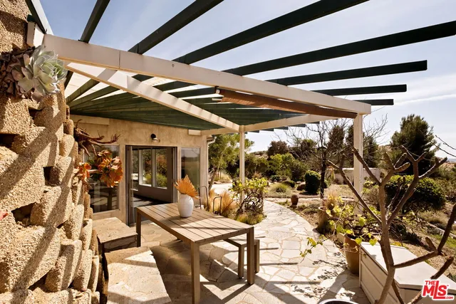 a view of outdoor space