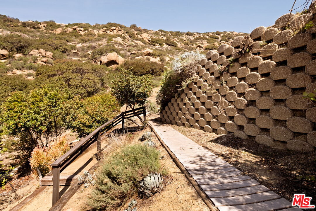 7401 Studio Road Canoga Park, CA 91304 - Photo 27 of 30 a view of a yard