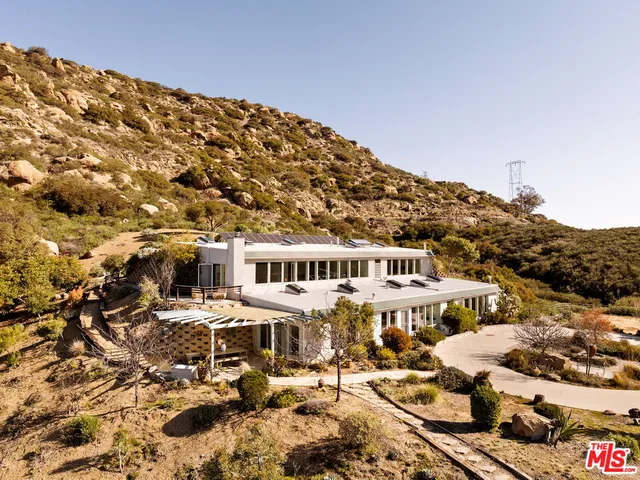 $1,995,000 | 7401 Studio Road, Canoga Park, CA 91304