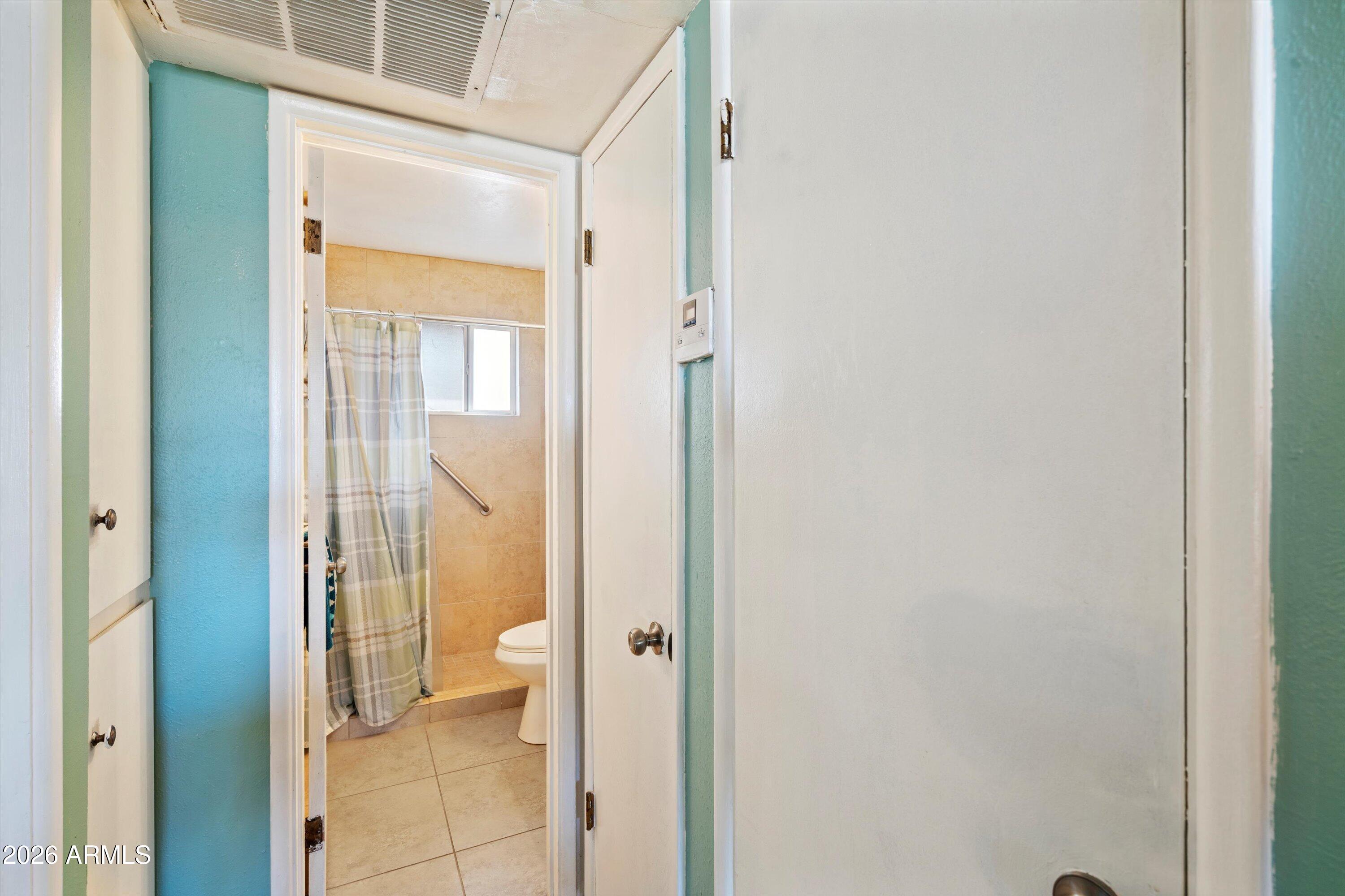 1908 West Berridge Lane, Unit 13 Phoenix, AZ 85015 - Photo 11 of 21 12-Primary Bathroom