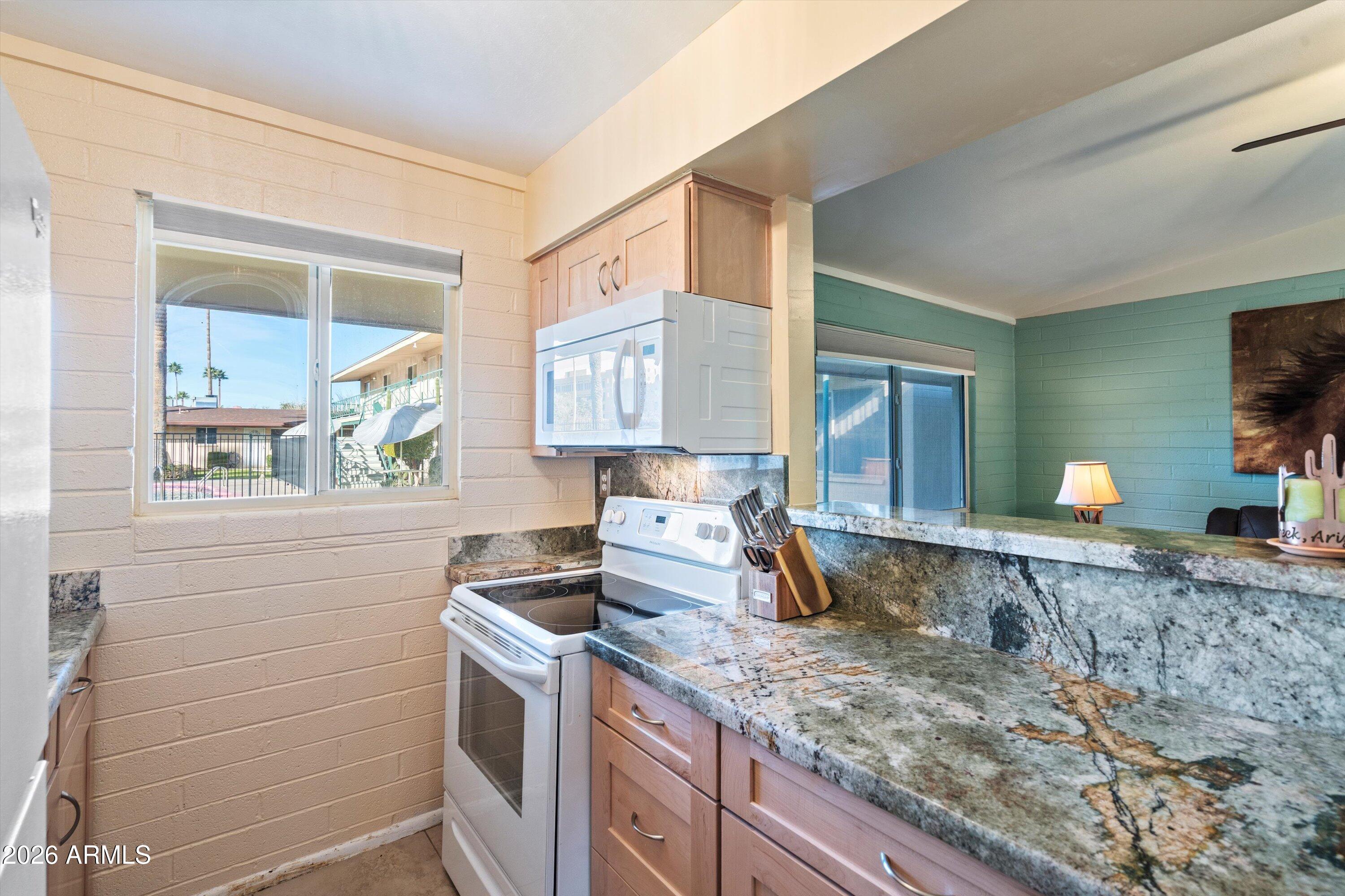 1908 West Berridge Lane, Unit 13 Phoenix, AZ 85015 - Photo 7 of 21 08-Kitchen