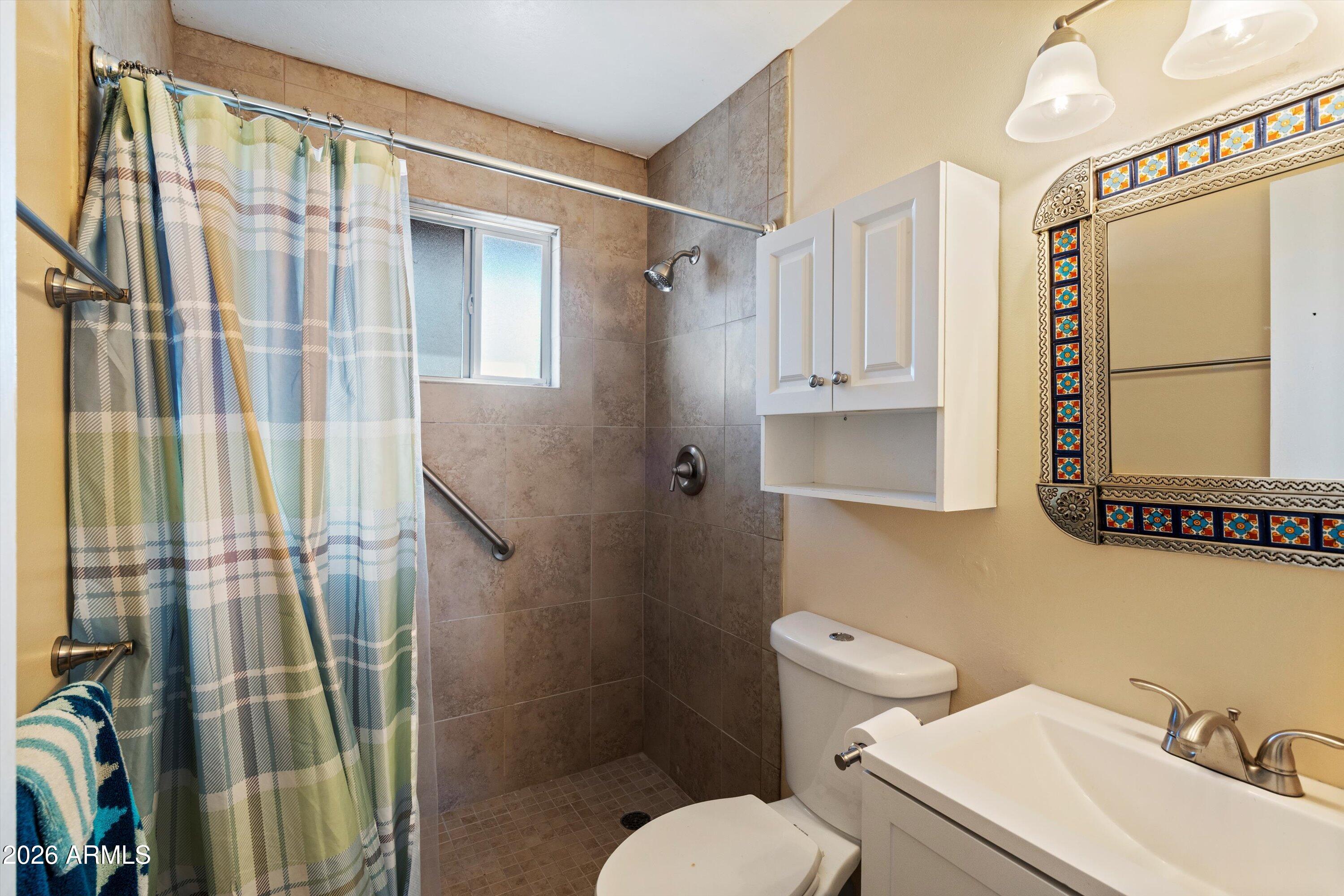 1908 West Berridge Lane, Unit 13 Phoenix, AZ 85015 - Photo 10 of 21 11-Primary Bathroom