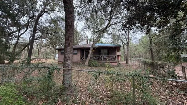 a view of backyard with trees