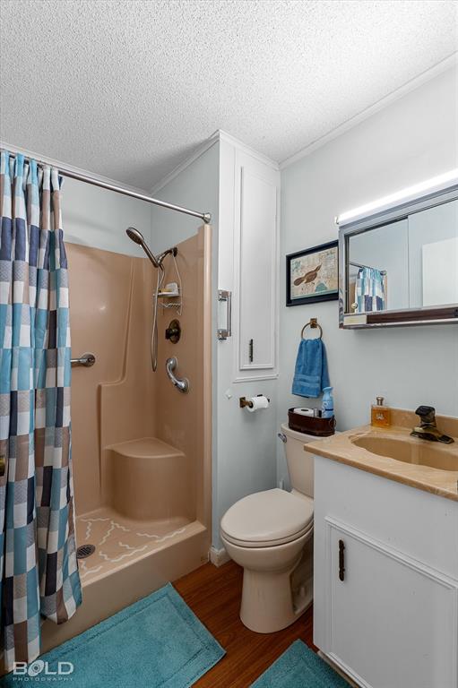 202 Butler Street Springhill, LA 71075 - Photo 32 of 38 a bathroom with a toilet sink a shower and mirror