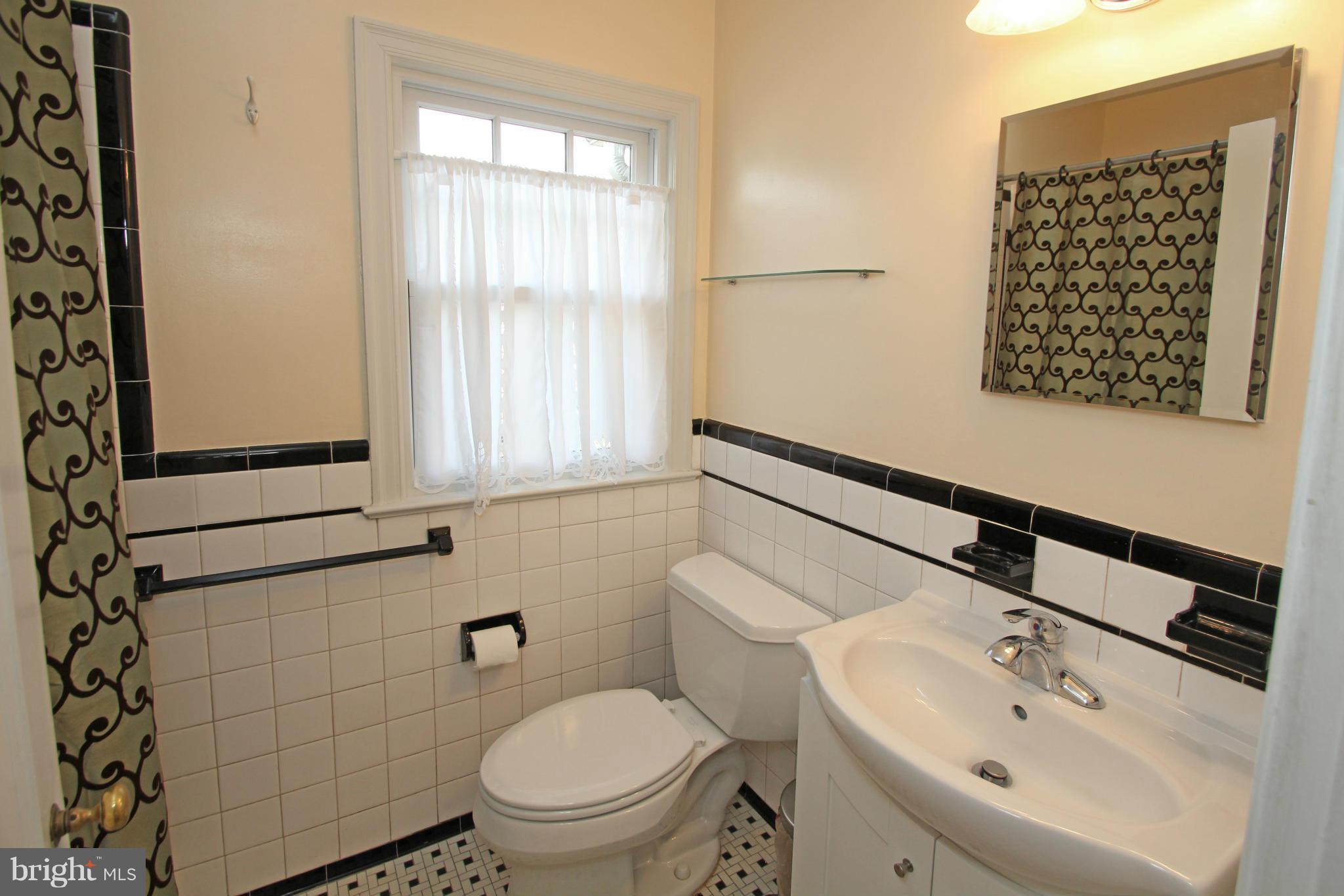 522 Ashford Road Silver Spring, MD 20910 - Photo 23 of 29 Bath
