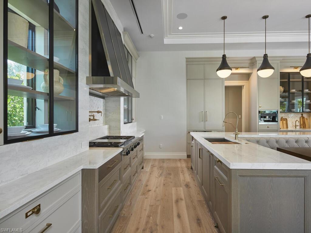 595 16th Avenue South Naples, FL 34102 - Photo 12 of 48